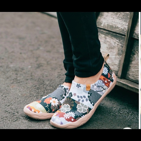 UIN Hana Painted Travel Shoes - Picture 5 of 7